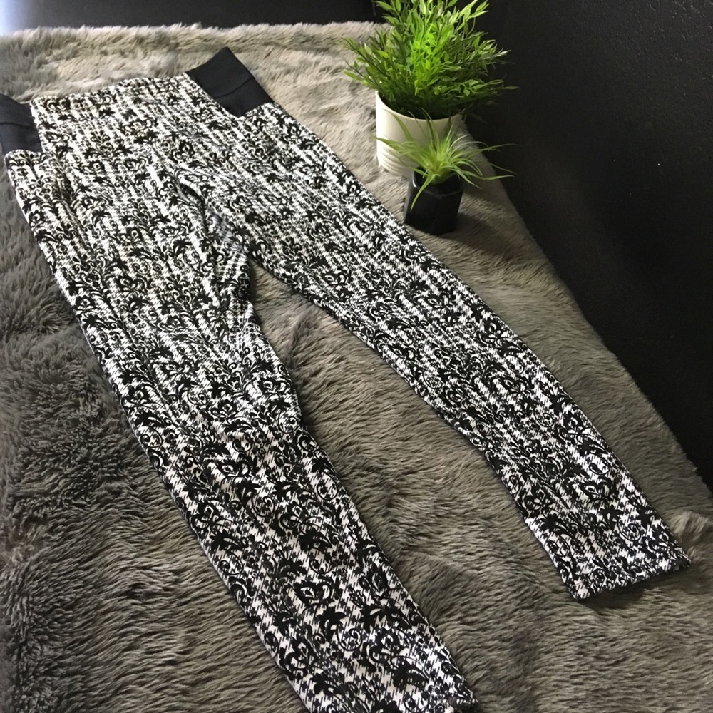 Black and white, cool patterned Leggings/pants XL